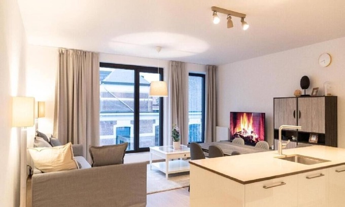 Klein-Antwerpen Appartement | Spacious 2BR walk to Diamond District Jacob