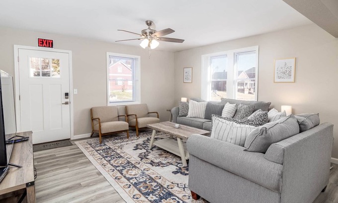 Hermann Appartement | Spacious 3 bed 3 bath unit in downtown Hermann