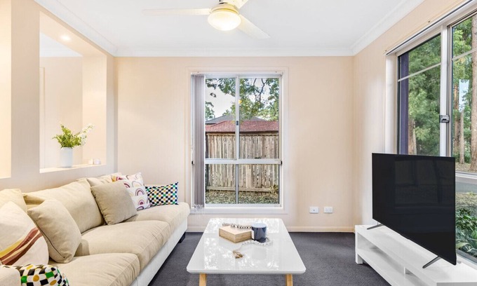 Sunnybank Hills Maison | Spacious 3-bed Retreat 1min to Mall @SunnybankHill