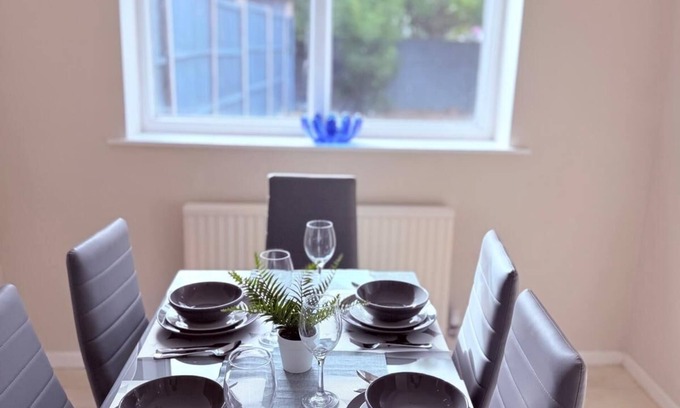 Barrow Gurney Maison | Spacious 3-Bed Contractor-Friendly Home – Bristol