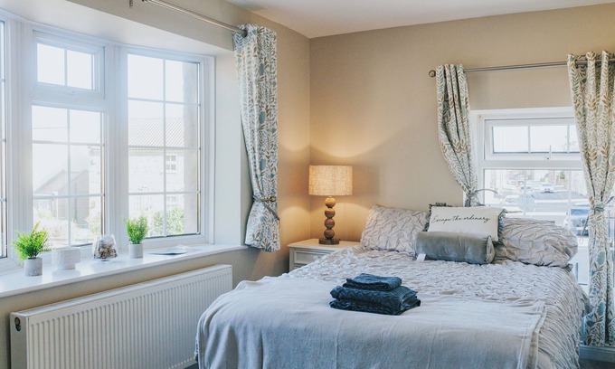 Spofforth Appartement | Spacious 3-Bed Flat | Sleeps 6 | Free Parking & Wi-Fi | Near Harrogate & Leeds