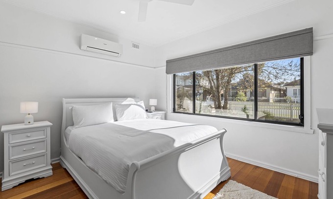 Airport West Maison | Spacious 3-Bed With Outdoor Dining Near Airport