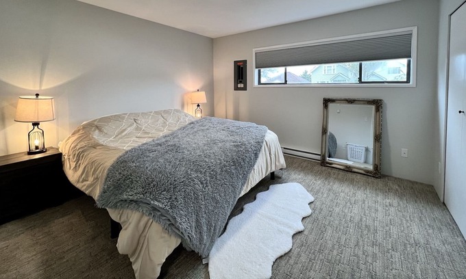 Prince Rupert Maison | Spacious 3 bedroom/2 baths s/s duplex, newly renovated, new furniture! 🏠🛌🛀☕️