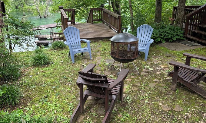 Wilburn Maison | Spacious 3 Bedroom House with Guest House, Large Outdoor Space & Private Dock
