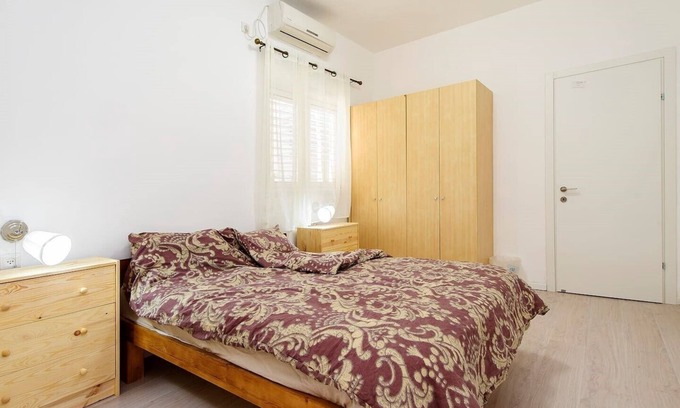 Tel Aviv Appartement | Spacious 3-bedroom apartment with AC, WiFi in charming Giv'atayim