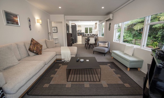 Tauranga Appartement | Spacious 3-bedroom apartment in Tauranga with partial inner harbour views