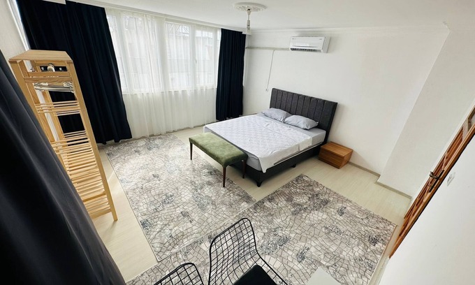 Kepez Copropriété | Spacious 3-bedroom condo in fabulous Antalya with AC, WiFi