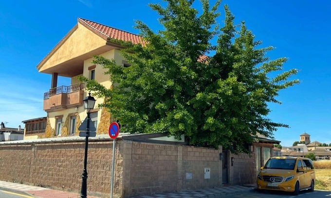 Cullar Vega Chalet De Ski | Spacious 3-bedroom villa with heated pool in charming Cúllar Vega, Granada