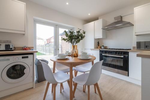 Beeston Maison | Spacious 3-Bedroom House near Elland Rd Stadium & Leeds City, Ideal for Contractors & Long Stays - NordStay