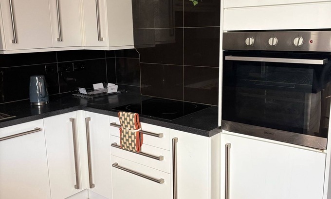 River Maison | Spacious 3 bedroom house/Free parking/10 mins from train station