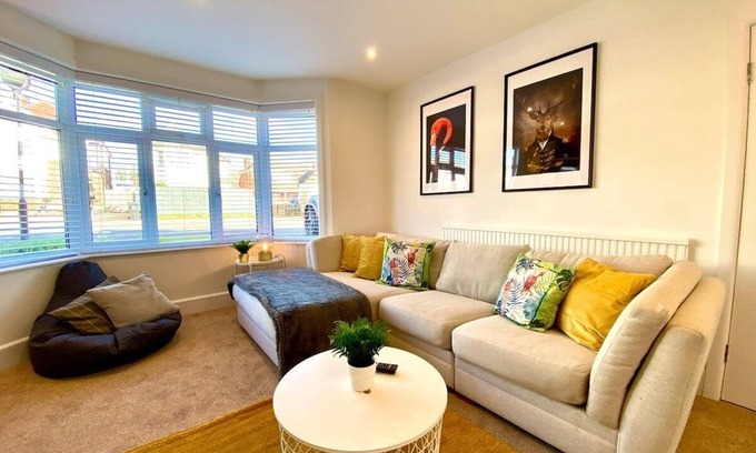 Poole Maison | Spacious 3 Bedroom Poole House