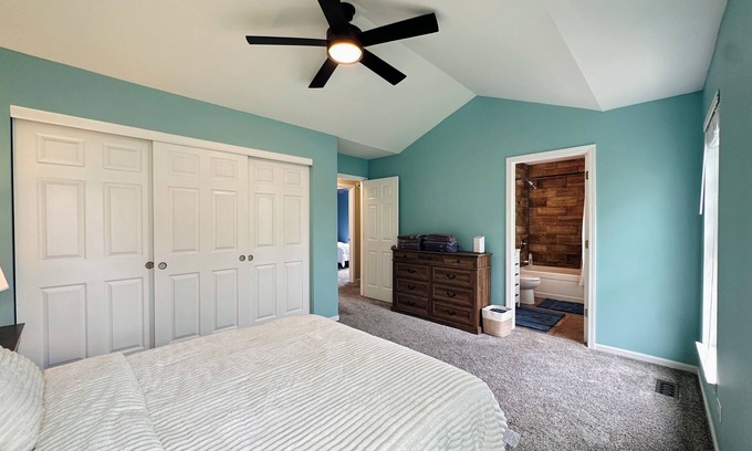 Fox Valley Maison | Spacious 3 bedrooms with Yard – Near Naperville, Chicago