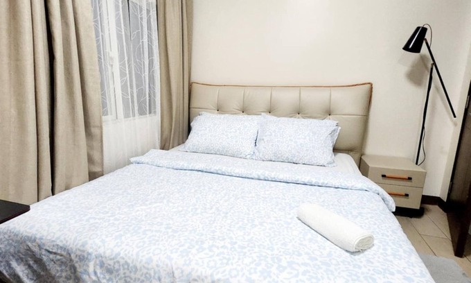 San Antonio Copropriété | SPACIOUS 3-BR Condo in Terrific Makati with KING BED WiFi, AC, fitness room