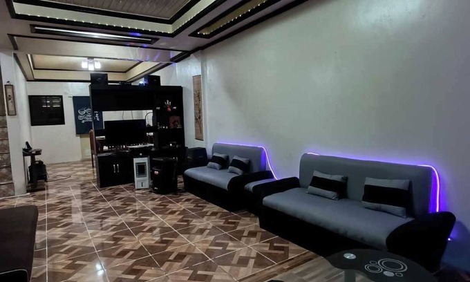 Poblacion District Maison | Spacious 3-Floor, 6-Bedroom House w/ WIFI, AC, KTV, SWIMMING POOL, 30+PAX