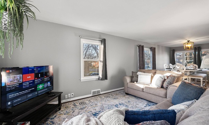 Mendota Maison | Spacious 3BD Apartment |King Bed, Fenced Yard!