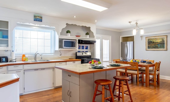 Rosemount Maison | Spacious 3bdrm house in the Heart of Kitchener!