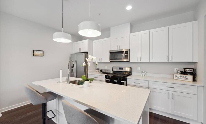 Fairlawn Appartement | Spacious 3Bedroom Duplex with Rooftop Deck!