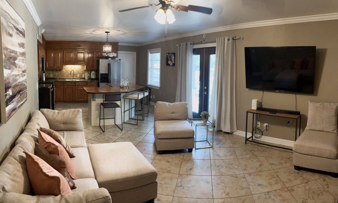 Shreveport Maison | Spacious 3Bedroom Home Perfect for Families & Remote Work w/ views of Cross Lake