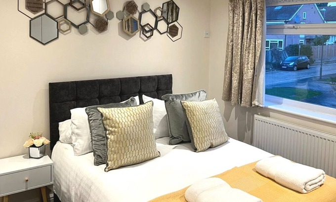 Canons Appartement | Spacious 3BR/1BA Pet Friendly Flat w/ FREE WIFI