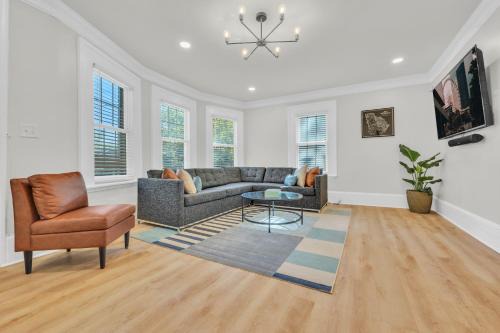 Jefferson Park Maison | Spacious 3BR 2BA Home with Private Yard