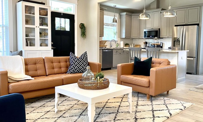 Old Town Maison | NEW Beautiful, Private Home in Downtown Tally