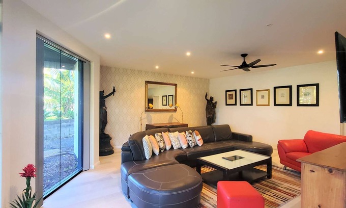 Callala Bay Maison | Spacious 3BR ground floor holiday home close to beach