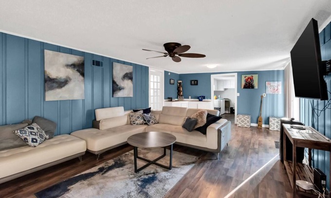 Gulfport Maison | Spacious 3BR Gulfport Retreat Sleeps 6 RV Parking + Backyard