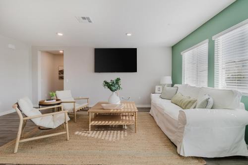 San Jacinto Appartement | Spacious 3BR Home with Lake Access & Mountain Views