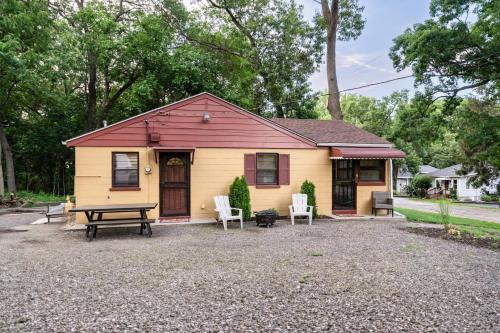 Miller Beach Maison | Spacious 3BR House with Firepit Grill Near Beach