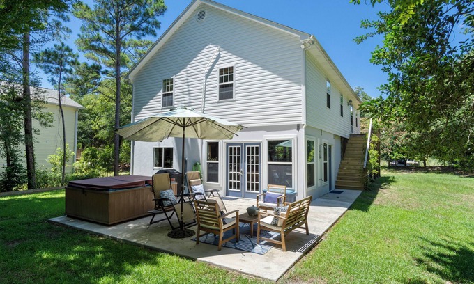 Emerald Isle Maison | Spacious 3BR w/Hot Tub, Game Room & Golf Cart – Pet Friendly Getaway!