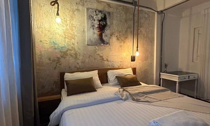 Wattana Maison | Spacious 4-bedroom townhome in lovely Prakanong Wattana with WiFi, AC.