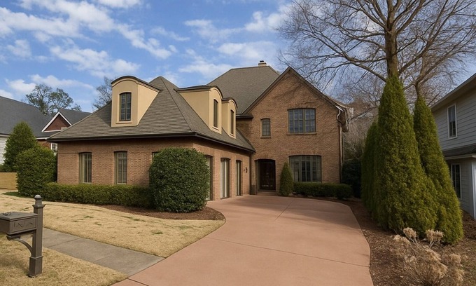 Auburn Maison | Spacious 4 Bed 3 Bath Auburn Game Day Home