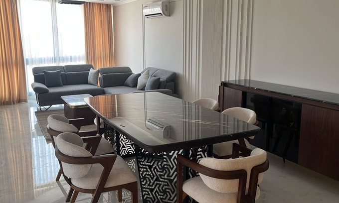 Al-'Umraniyah Appartement | Spacious 4-bedroom apartment in fabulous Giza Governorate with AC, WiFi