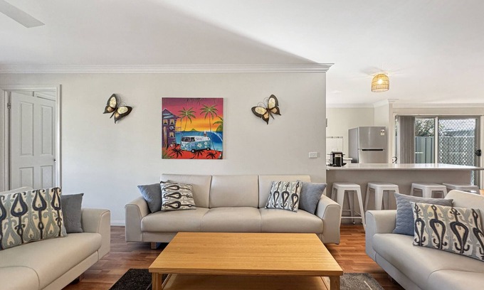 Broulee Maison | Spacious 4-Bed Home 2-Min to the Beach