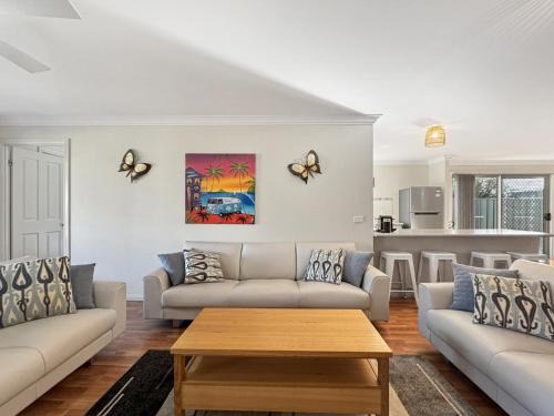Broulee Maison | Spacious 4-Bed Home 2-Min to the Beach