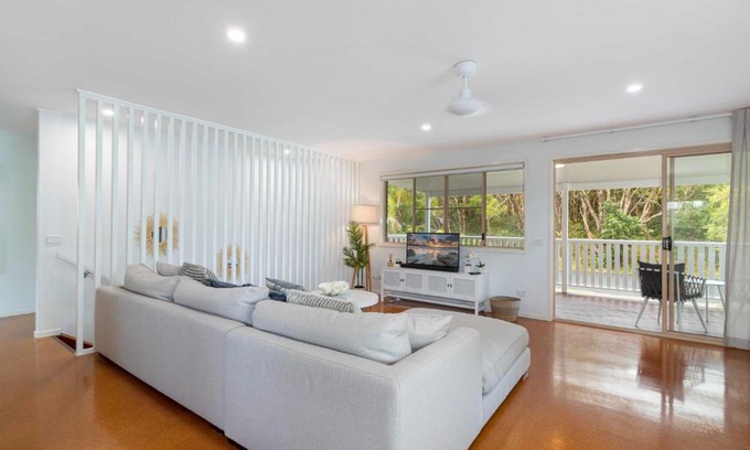 Shelly Beach Maison | Spacious 4-Bed House Metres from Beach