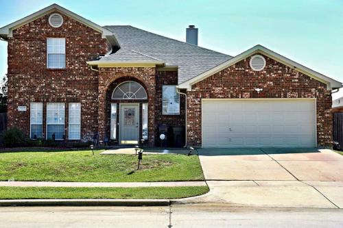 Southeast Arlington Maison | Spacious 4-bedroom house with AC, Wi-Fi superb in the Heart of Arlington, TX!