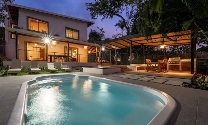 Jaco Maison | \Spacious 4-Bedroom with Private Pool and BBQ Patio