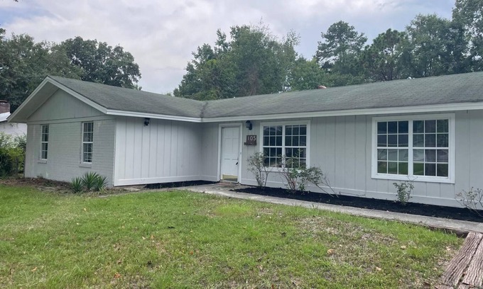 Moncks Corner Maison | Spacious 4-bedroom house in tranquil Moncks Corner with AC