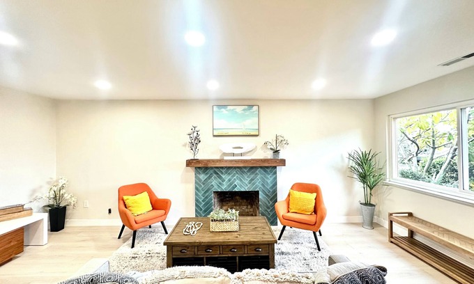 Shoreline West Maison | Spacious 4-bedroom house in cool Mountain View with WiFi
