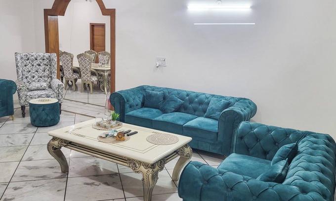 Janakpuri Appartement | Spacious 4-bedroom apartment with WiFi, AC in fantastic New Delhi