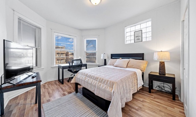 Woodlawn Appartement | Spacious 4-bedroom apartment in fabulous Chicago with WiFi, AC