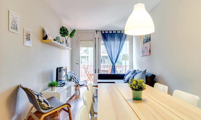 Sants-Badal Appartement | Spacious 4 Bedroom Apartment Fira BCN & Camp Nou
