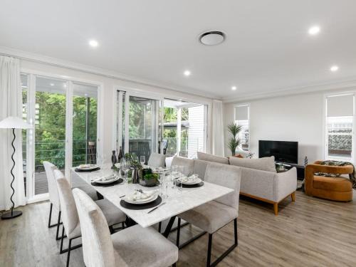 Bardon Maison | Spacious 4-Bedroom Bardon Retreat Across 2 Levels
