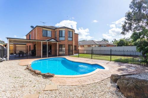 Tarneit Maison | Spacious 4-Bedroom Family Retreat with Pool at Tarneit