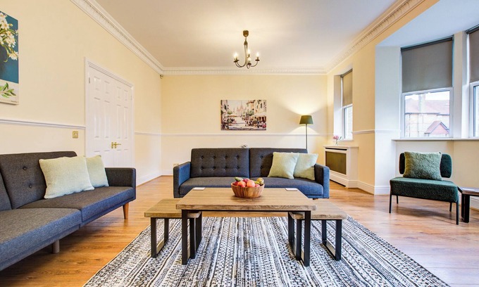 Hylands Maison | Spacious 4 Bedroom House with Free Parking!