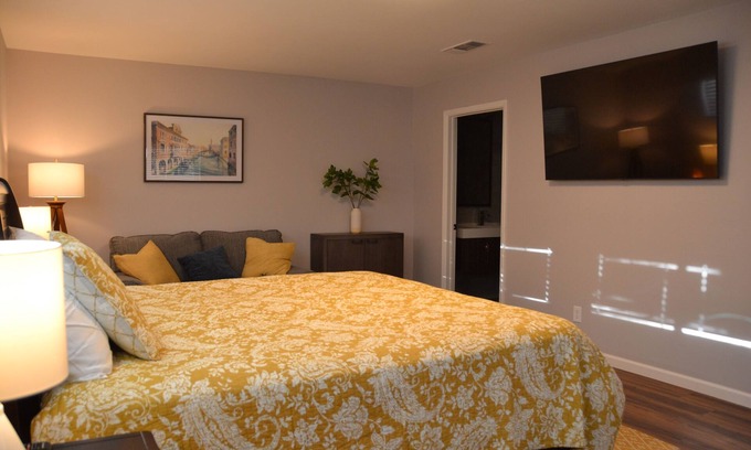 Roswell Maison | Spacious 4 Bedroom Home Centrally Located in Downtown Roswell