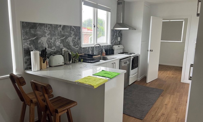 Manurewa Maison | Spacious 4 bedroom House in Manukau