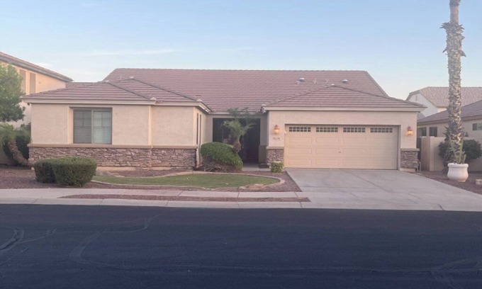 Los Arbolitos Ranch Maison | Spacious 4-bedroom house in delightful Avondale with WiFi, AC