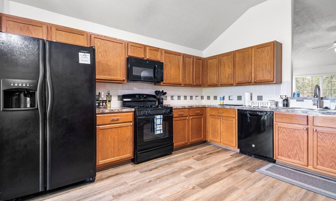 Southeast Houston Maison | Spacious 4-bedroom house in wonderful Houston with WiFi, AC